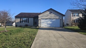 560 Little Creek Dr in Lebanon, OH - Building Photo