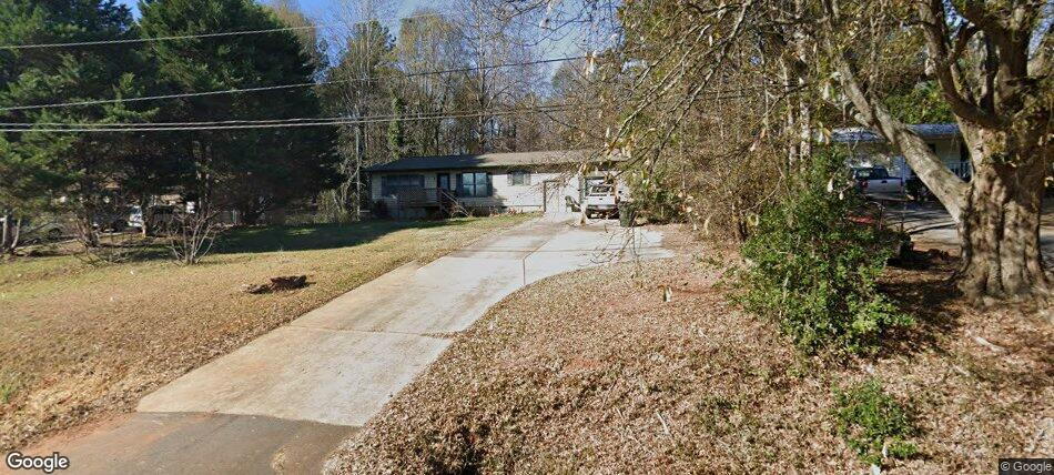 1713 E Main St in Westminster, SC - Building Photo