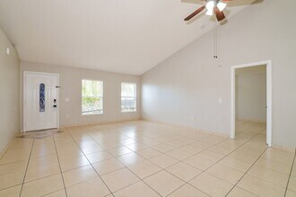 742 Paris Dr, Unit 1208 in Kissimmee, FL - Building Photo - Building Photo