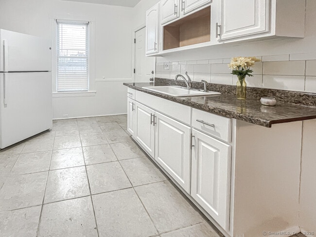 517 Brooks St in Bridgeport, CT - Building Photo - Building Photo