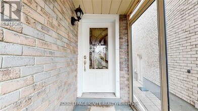 11 James Edward Dr in Markham, ON - Building Photo - Building Photo