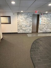 2400 Windsor Mall in Park Ridge, IL - Foto de edificio - Building Photo