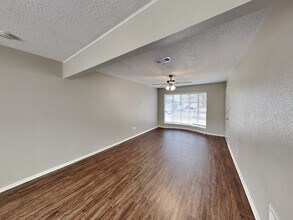 16722 Forest Bend Ave in Friendswood, TX - Foto de edificio - Building Photo