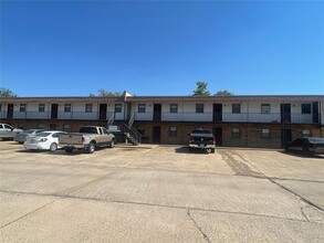 1324 Meadow Ln in Weatherford, OK - Building Photo - Building Photo