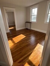 59 Gregory St, Unit 3 in Marblehead, MA - Building Photo - Building Photo