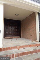 1212 Forestwood Dr in McLean, VA - Building Photo