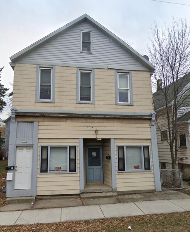 2425 W Greenfield Ave Apartments and Nearby Milwaukee Apartments For Rent Milwaukee, WI