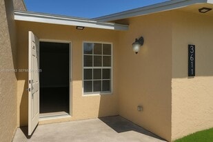 3611 NW 194th Terrace in Miami Gardens, FL - Building Photo