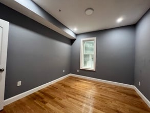 339 Cambridge St, Unit 3 in Cambridge, MA - Foto de edificio - Building Photo