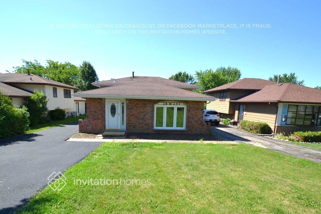 26W257 Harrison St in Winfield, IL - Building Photo