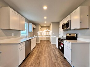 1003 Adler Ct in De Soto, IA - Building Photo - Building Photo