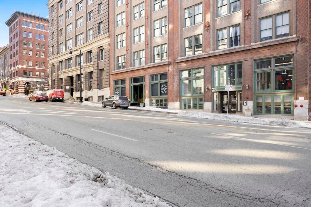 706 Broadway Blvd in Kansas City, MO - Building Photo