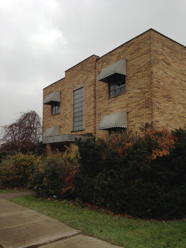 4233 Ridge Rd, Unit 5 in Cleveland, OH - Foto de edificio - Building Photo