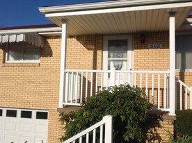 563 Hickory Dr in Greensburg, PA - Building Photo