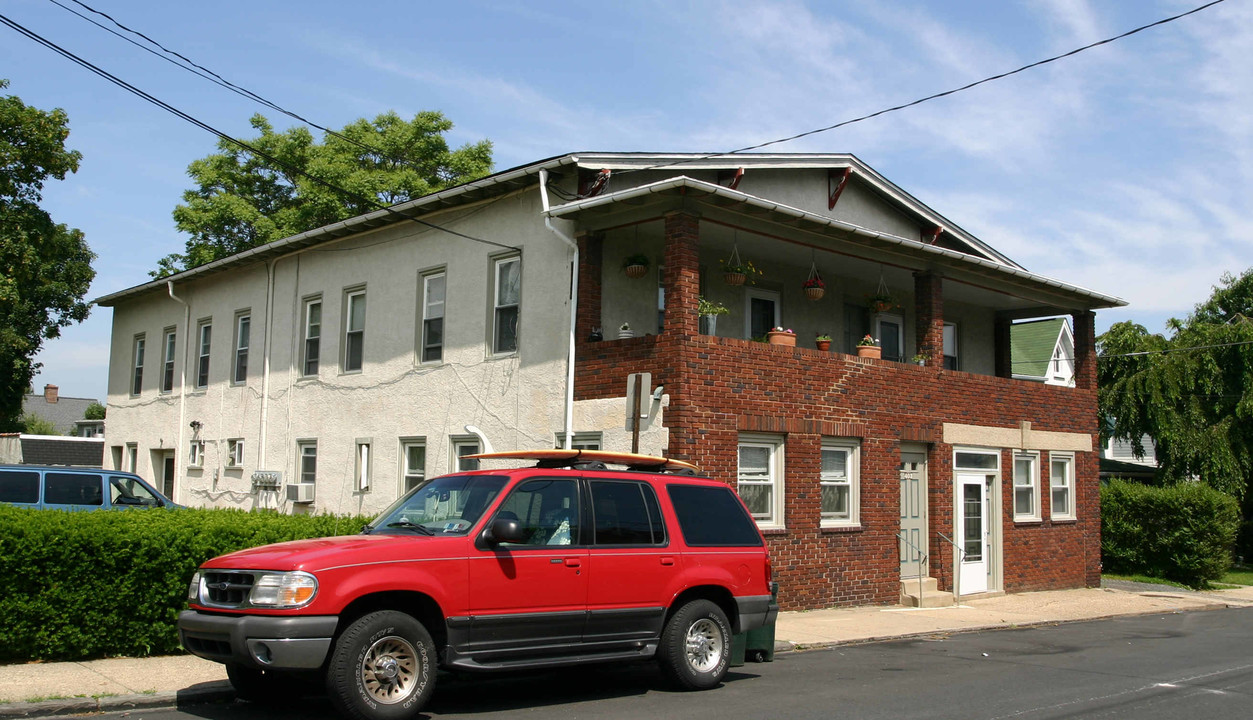 403 Maple St in Jenkintown, PA - Foto de edificio