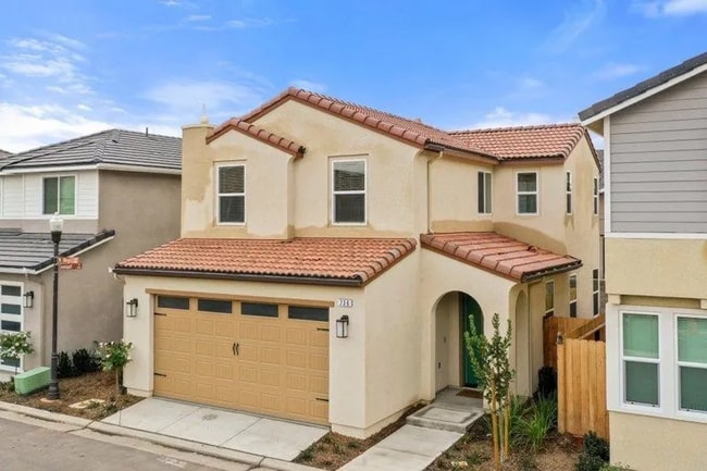 736 Bliss Ave in Clovis, CA - Building Photo - Building Photo