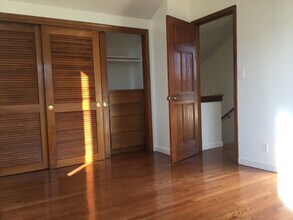 2152 Clinton Ave, Unit B in Alameda, CA - Foto de edificio - Building Photo