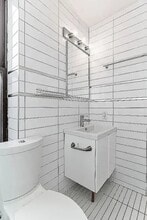 48 Bedford St, Unit 1C in New York, NY - Foto de edificio - Building Photo