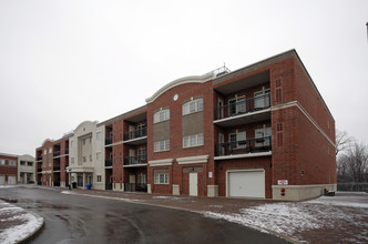 9431-9471 Jane St in Vaughan, ON - Building Photo - Building Photo