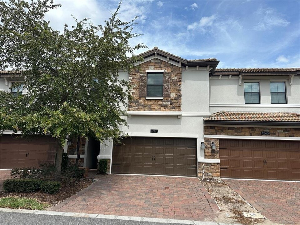 1243 Sandwedge St in Four Corners, FL - Building Photo