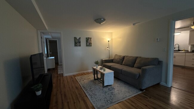 106 Clover Ln, Unit 106B