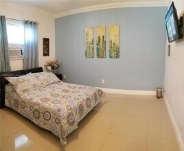 4122 N Circle Dr in Hollywood, FL - Building Photo - Building Photo
