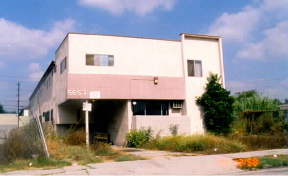 Mirada Terrace Apartments in Los Angeles, CA - Foto de edificio - Building Photo