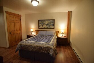 1607 Davis Ave in Mccall, ID - Building Photo - Building Photo