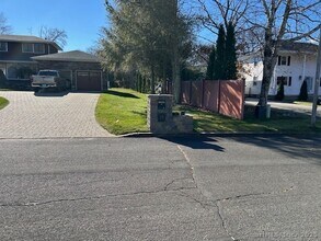 24 Colonial Dr in Waterford, CT - Building Photo - Building Photo