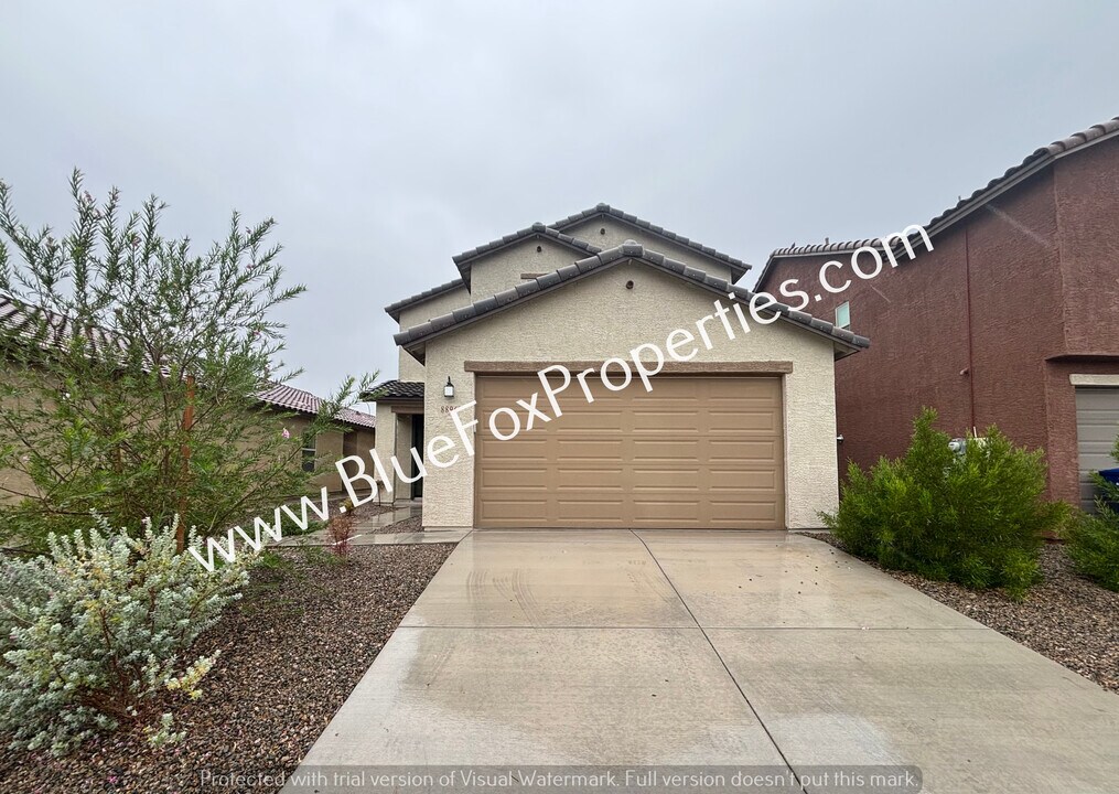 8896 E Pantano Bluff Dr in Tucson, AZ - Building Photo