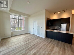 3270 Sheppard Ave E in Toronto, ON - Building Photo - Building Photo