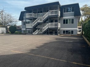 1015 Nandina St in Sweet Home, OR - Building Photo - Building Photo