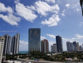 19380 Collins Ave, Unit 1010 in Sunny Isles Beach, FL - Building Photo - Building Photo