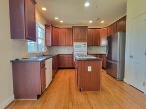 18403 Polynesian Ln in Germantown, MD - Building Photo - Building Photo