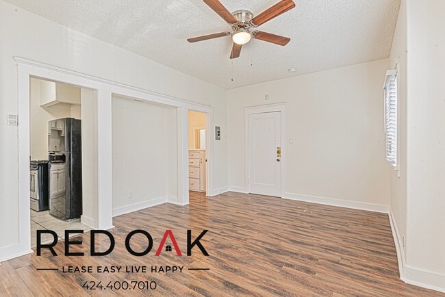 2737 San Marino St in Los Angeles, CA - Building Photo - Building Photo