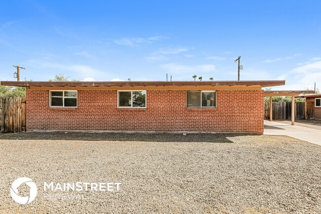property at 1101 W Farr St