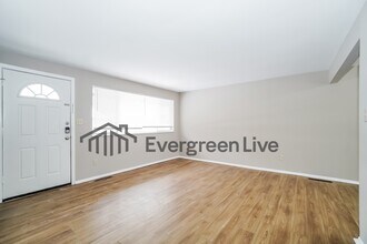 1810 Pickering Dr in Reynoldsburg, OH - Building Photo - Building Photo