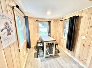 8 Sand Beach Ln in Burnham, ME - Foto de edificio - Building Photo