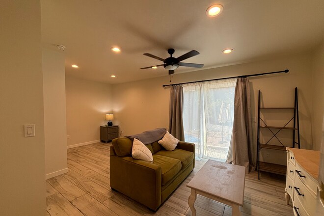 1369 Ontario Ave, Unit Cozy cottage in Pasadena, CA - Building Photo