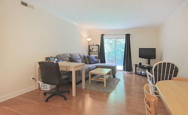 property at 1513 E Franklin St