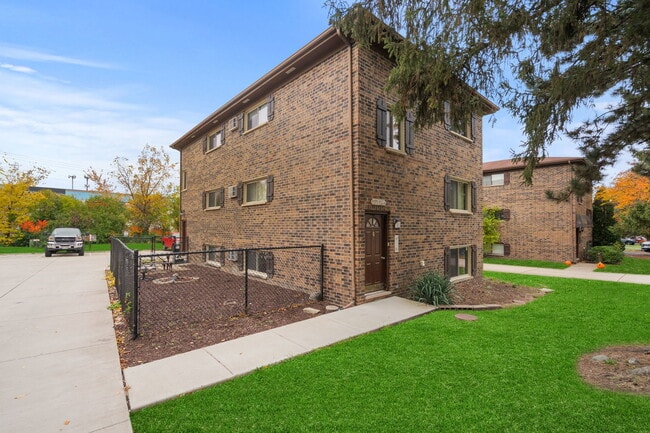 21W284 Tee Ln in Itasca, IL - Building Photo - Building Photo