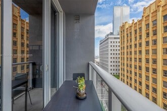 151 SE 1st St in Miami, FL - Building Photo - Building Photo