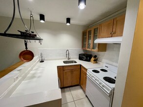 837 Park Ave-Unit -B in Baltimore, MD - Building Photo - Building Photo