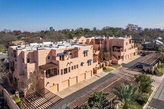 1506 W 13th St in Austin, TX - Foto de edificio - Building Photo