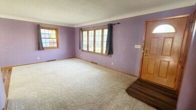 214 SW Arlan Dr in Ankeny, IA - Building Photo - Building Photo