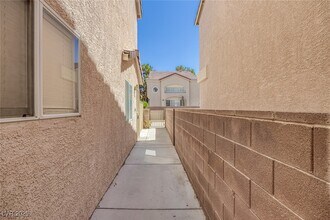 5553 Smoke Signal Ave in Las Vegas, NV - Building Photo - Building Photo