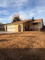 2328 Apache St in Cheyenne, WY - Building Photo