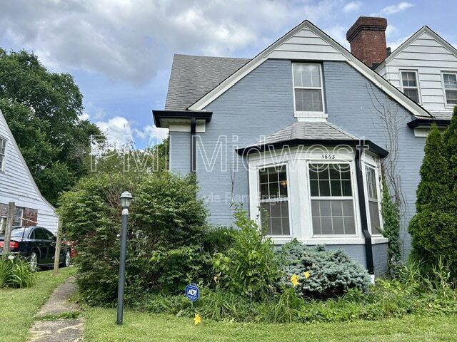 property at 5663 N Illinois St