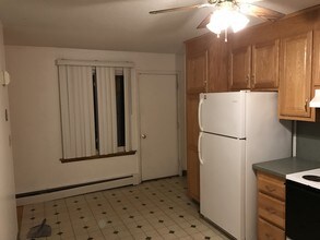 135 New Britain Ave, Unit C in Farmington, CT - Foto de edificio - Building Photo