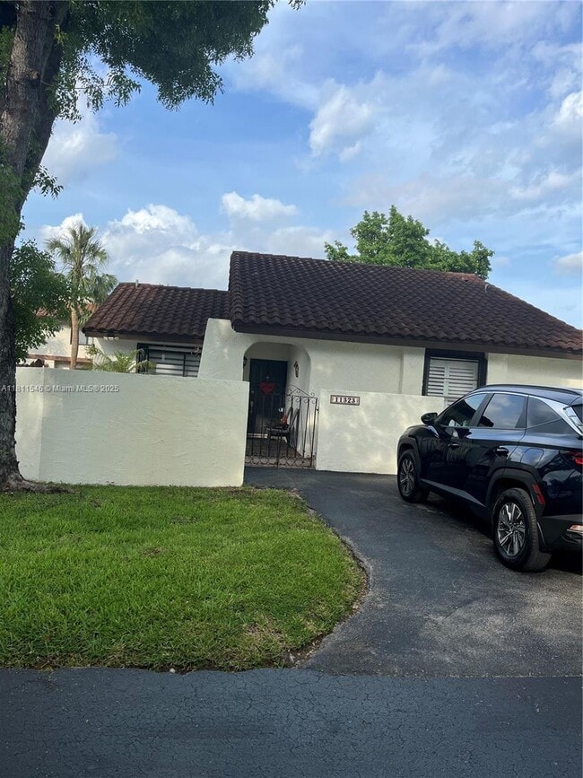11323 SW 133rd Pl in Miami, FL - Building Photo - Building Photo